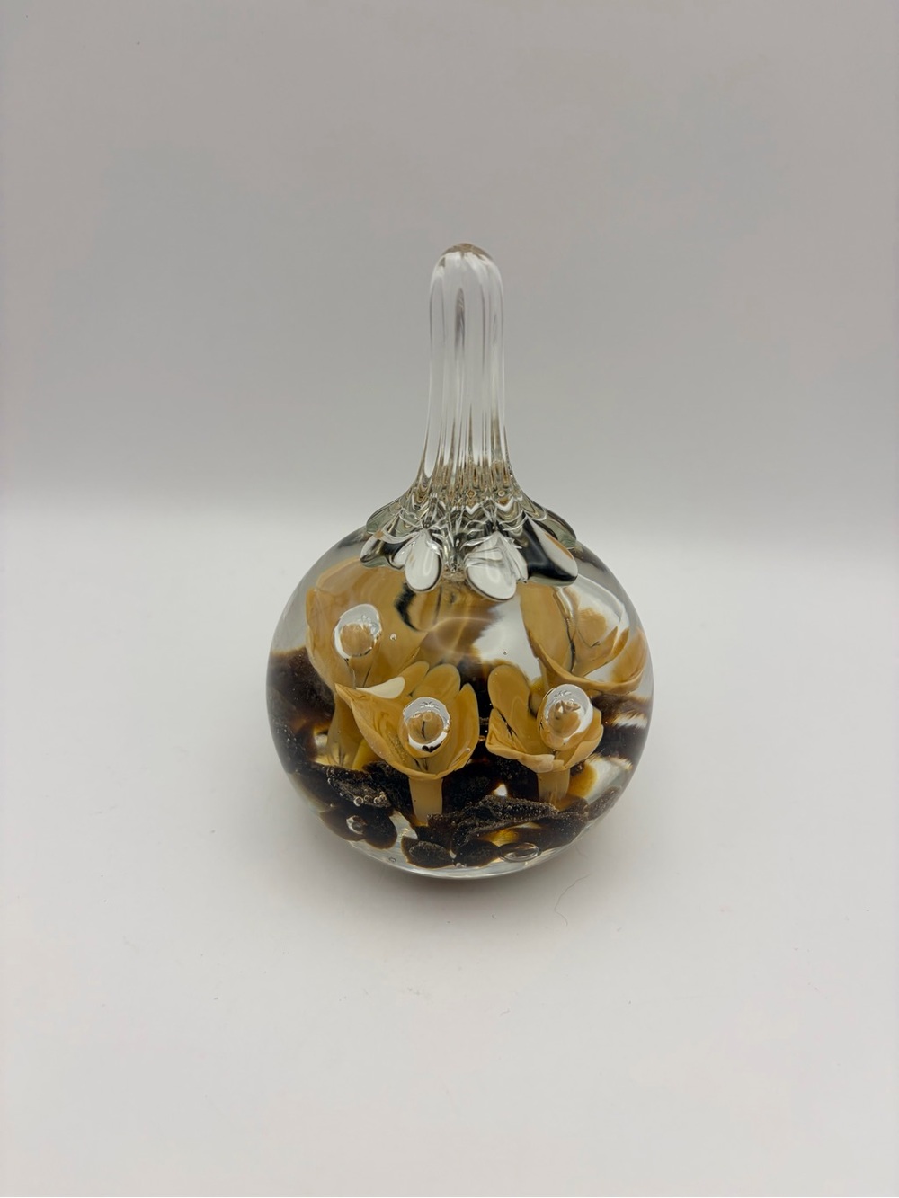 Vtg 1981 Maude & Bob St Clair Glass Paperweight/Ring Holder Cream Flowers